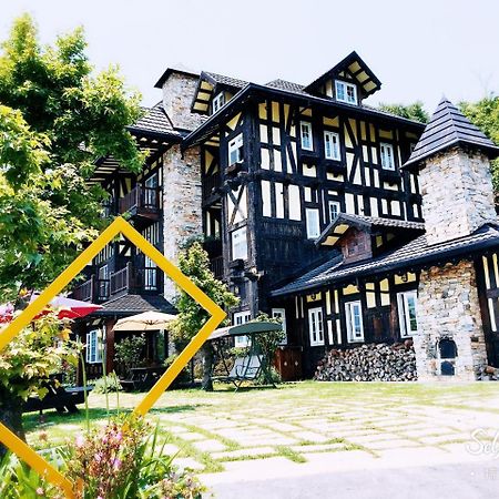 Black Forest Manor Renai Exterior photo