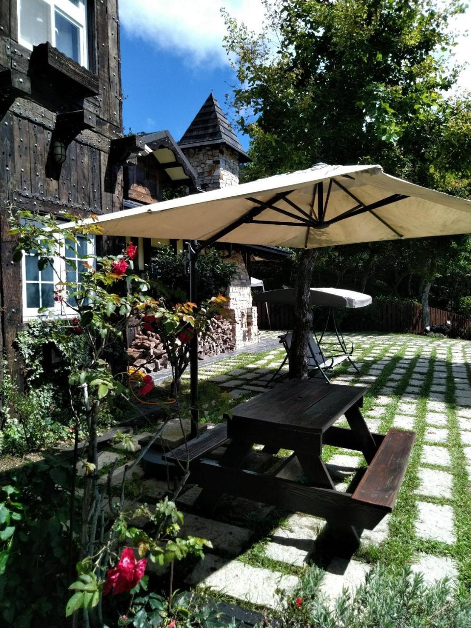 Black Forest Manor Renai Exterior photo