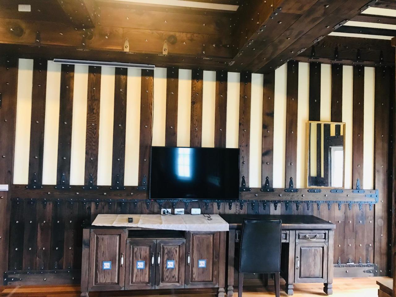 Black Forest Manor Renai Exterior photo
