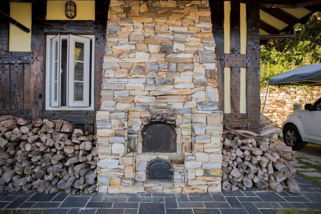 Black Forest Manor Renai Exterior photo