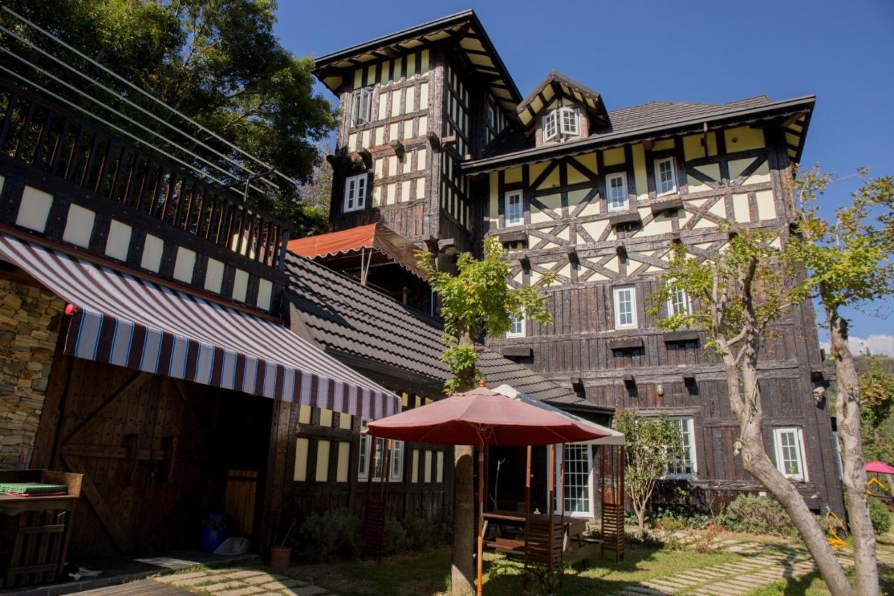Black Forest Manor Renai Exterior photo
