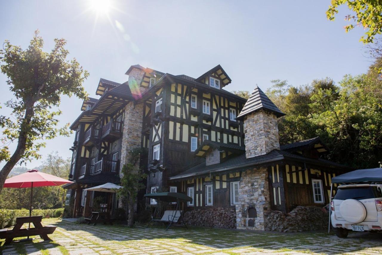 Black Forest Manor Renai Exterior photo